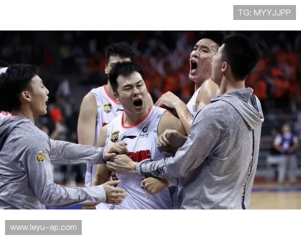 公牛队队员轮番上阵，力拼绝杀夺胜，公牛队是啥